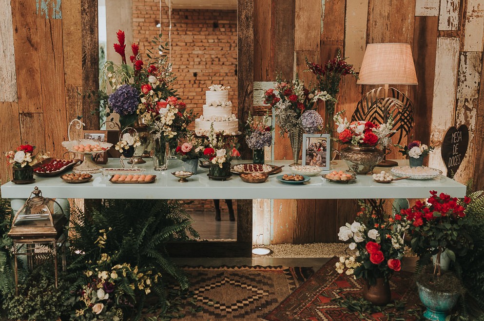 mesa de doces na Casa Manioca