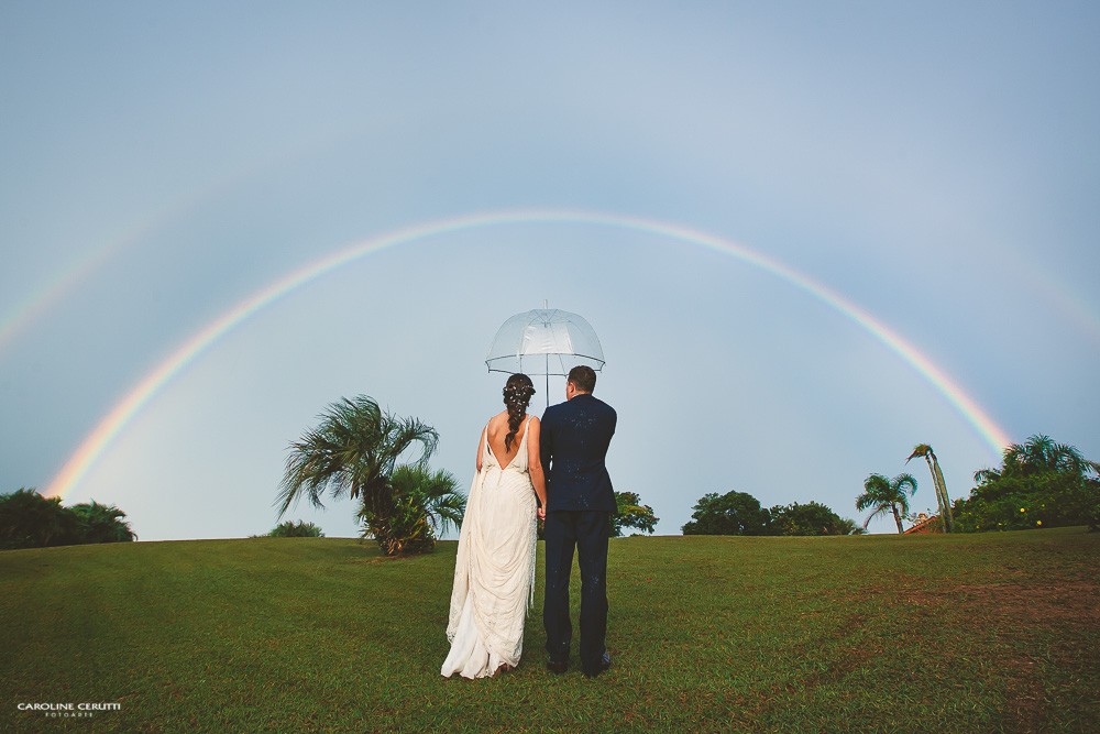 foto dos noivos após a cerimônia do casamento