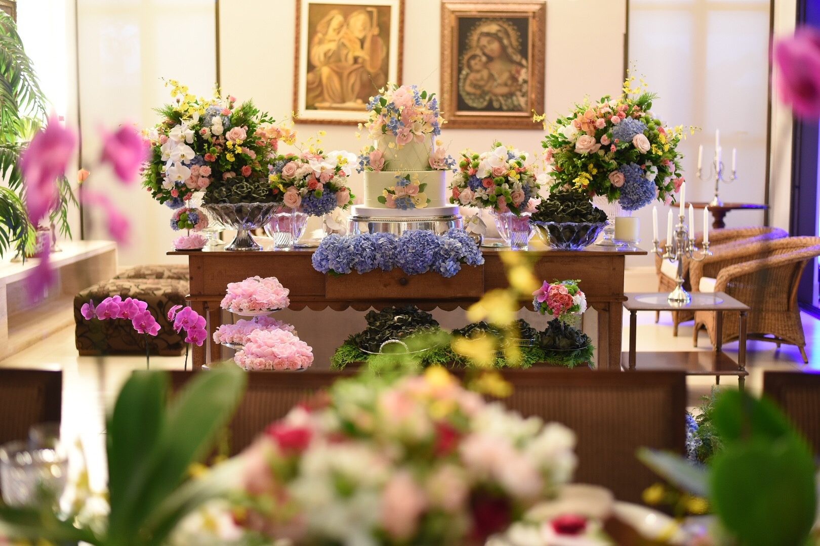 mesa de doces da festa de noivado