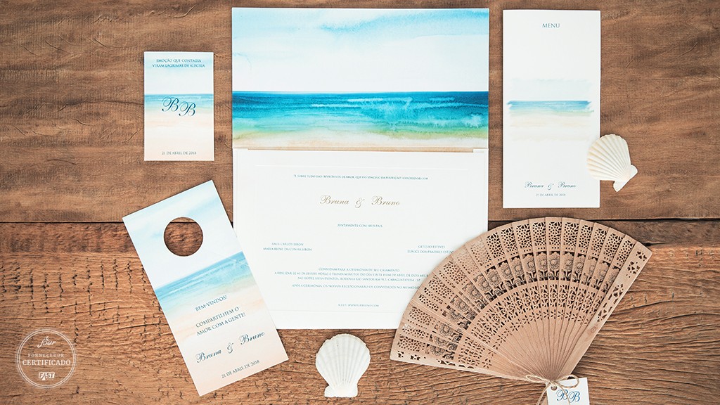 Convite com ilustração customizada para casamento na praia.