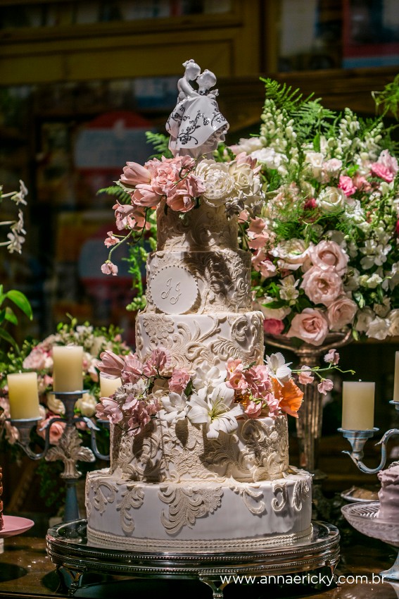 topo de bolo de porcelana branco