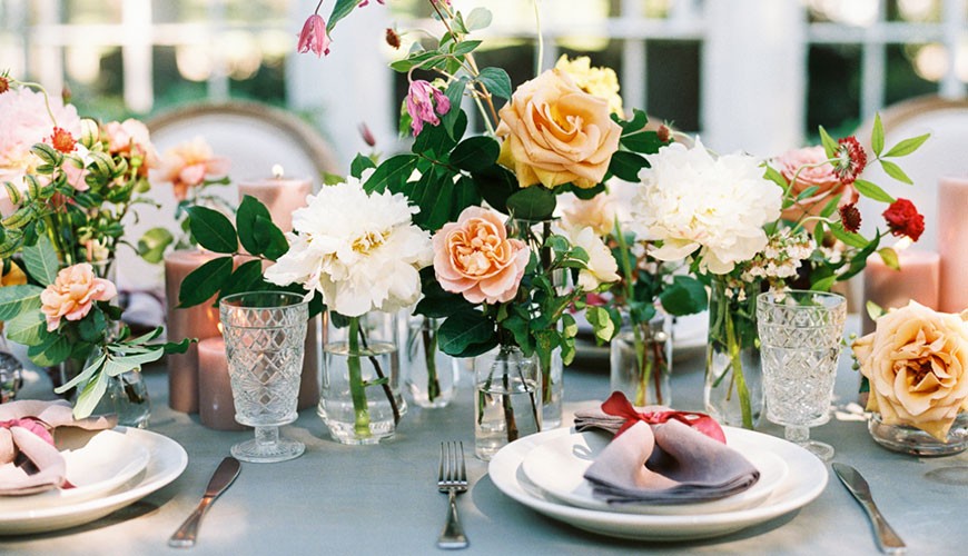 decoração floral para casamento no campo