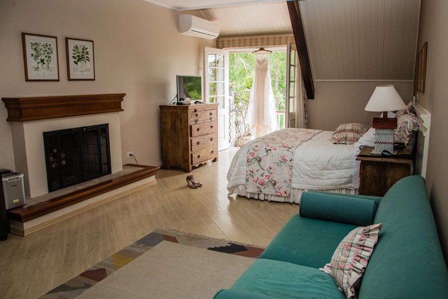 quarto da noiva com o vestido pendurado