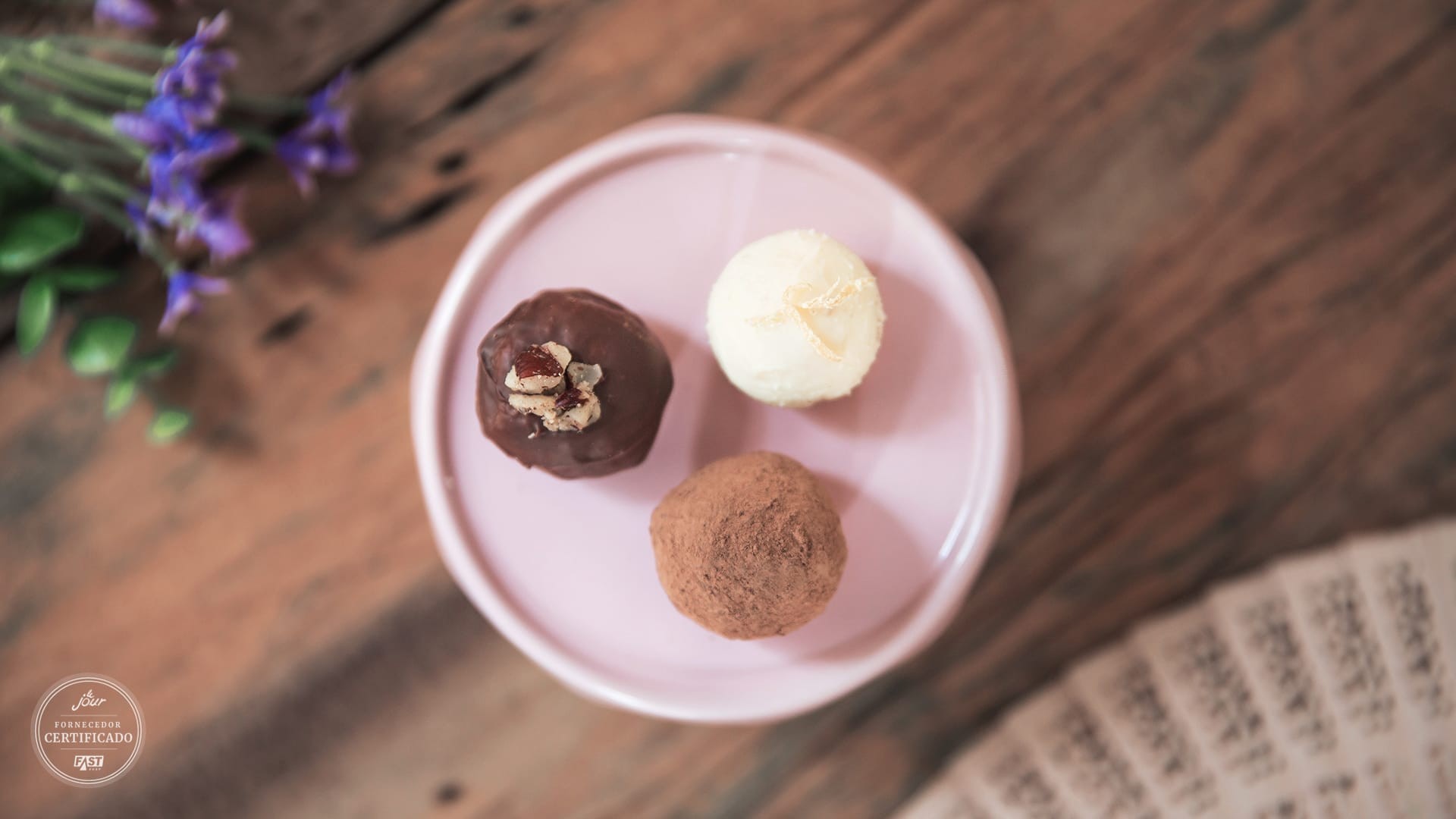 Três tipos de trufas para casamento.