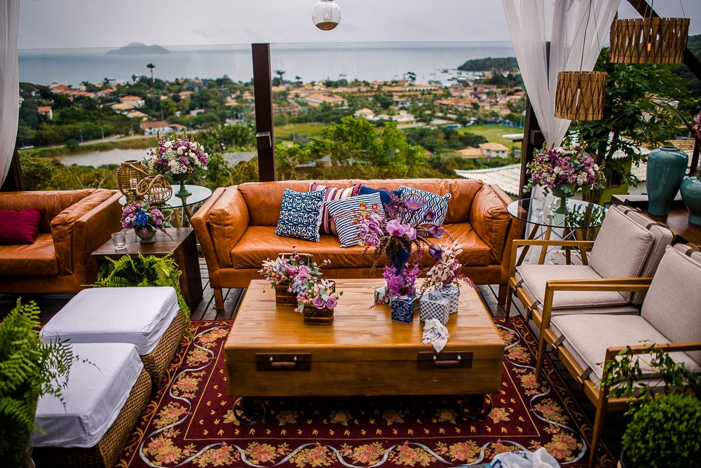decoração de casamento na praia com vista para o mar